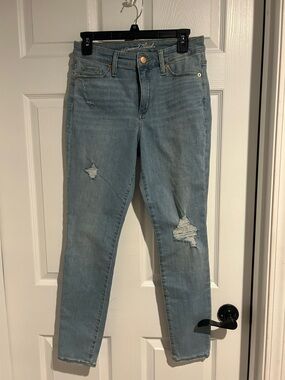 Universal Thread Light Blue Distressed Skinny Jeans